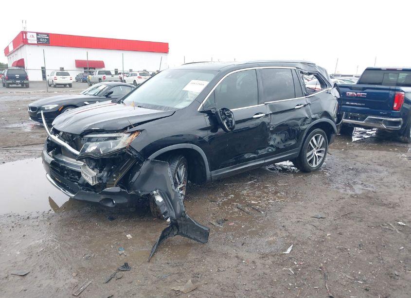 Photo 2 of 2017 Honda Pilot TOURING (VIN 5FNYF6H93HB022434)