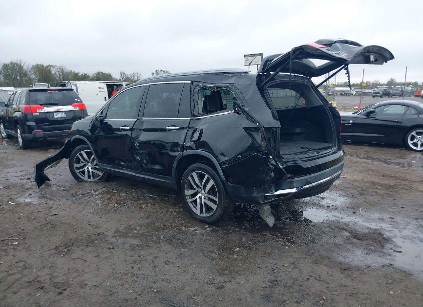 Photo 3 of 2017 Honda Pilot TOURING (VIN 5FNYF6H93HB022434)