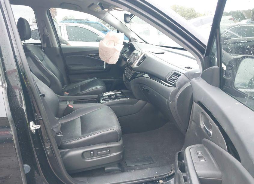 Photo 5 of 2017 Honda Pilot TOURING (VIN 5FNYF6H93HB022434)