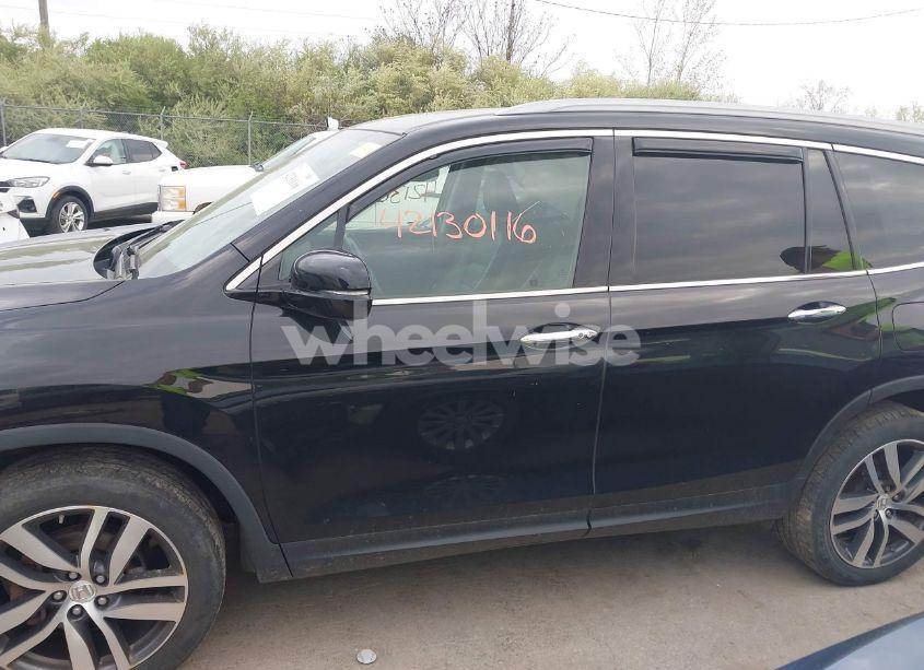 Photo 14 of 2017 Honda Pilot TOURING (VIN 5FNYF6H93HB028122)