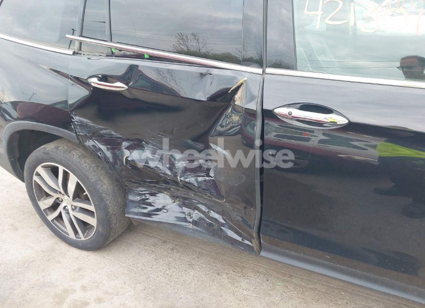 Photo 6 of 2017 Honda Pilot TOURING (VIN 5FNYF6H93HB028122)