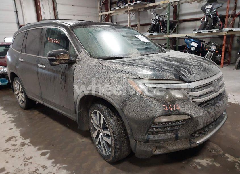 2017 Honda Pilot TOURING (VIN 5FNYF6H93HB064814) main photo