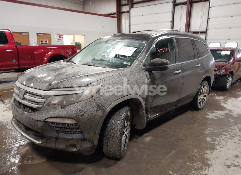 Photo 2 of 2017 Honda Pilot TOURING (VIN 5FNYF6H93HB064814)