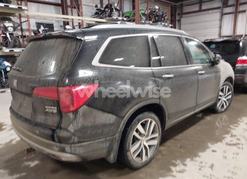 Photo 4 of 2017 Honda Pilot TOURING (VIN 5FNYF6H93HB064814)