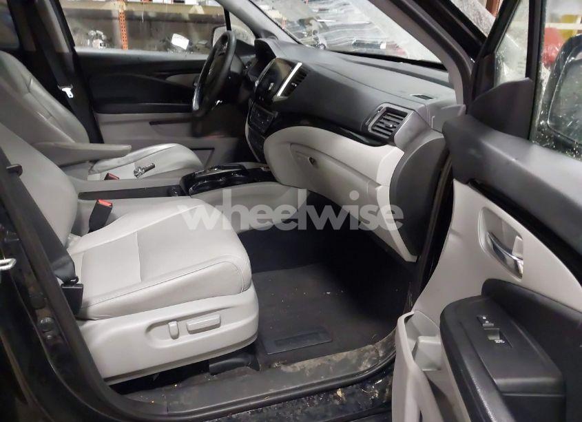 Photo 5 of 2017 Honda Pilot TOURING (VIN 5FNYF6H93HB064814)