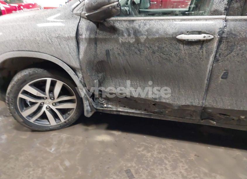 Photo 6 of 2017 Honda Pilot TOURING (VIN 5FNYF6H93HB064814)