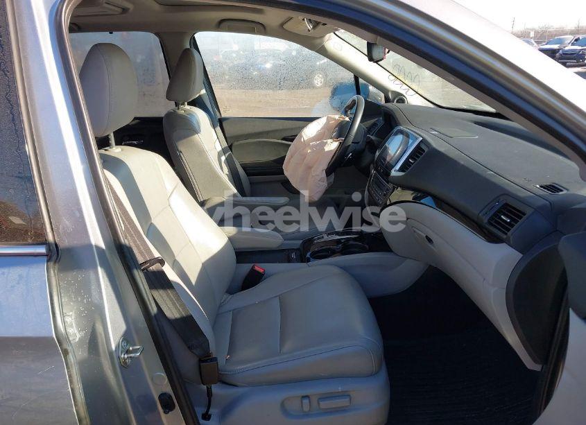 Photo 5 of 2016 Honda Pilot TOURING (VIN 5FNYF6H94GB085217)