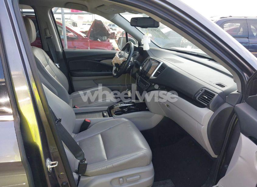Photo 5 of 2016 Honda Pilot TOURING (VIN 5FNYF6H94GB124419)