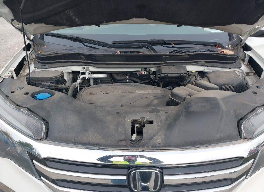 Photo 10 of 2017 Honda Pilot TOURING (VIN 5FNYF6H94HB022281)