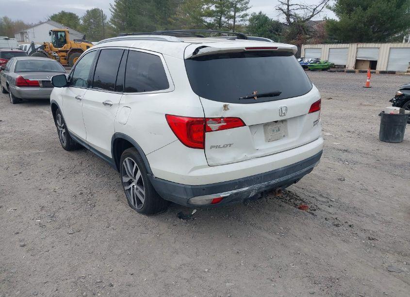 Photo 3 of 2017 Honda Pilot TOURING (VIN 5FNYF6H94HB022281)