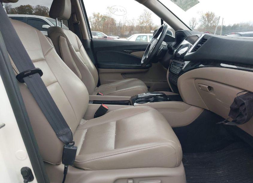 Photo 5 of 2017 Honda Pilot TOURING (VIN 5FNYF6H94HB022281)