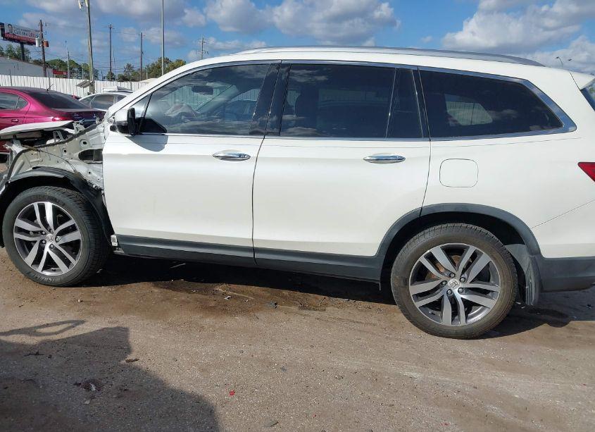 Photo 13 of 2017 Honda Pilot TOURING (VIN 5FNYF6H94HB044328)