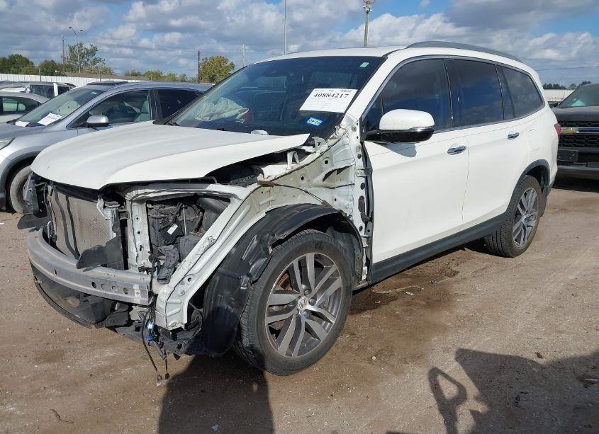 Photo 2 of 2017 Honda Pilot TOURING (VIN 5FNYF6H94HB044328)