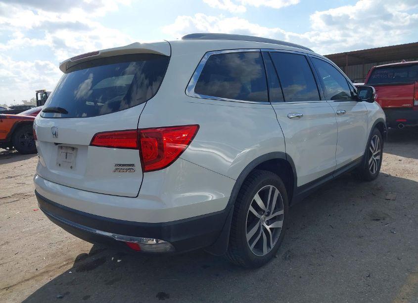 Photo 4 of 2017 Honda Pilot TOURING (VIN 5FNYF6H94HB044328)