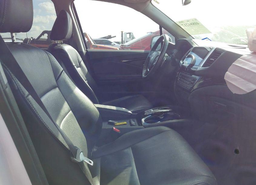 Photo 5 of 2017 Honda Pilot TOURING (VIN 5FNYF6H94HB044328)