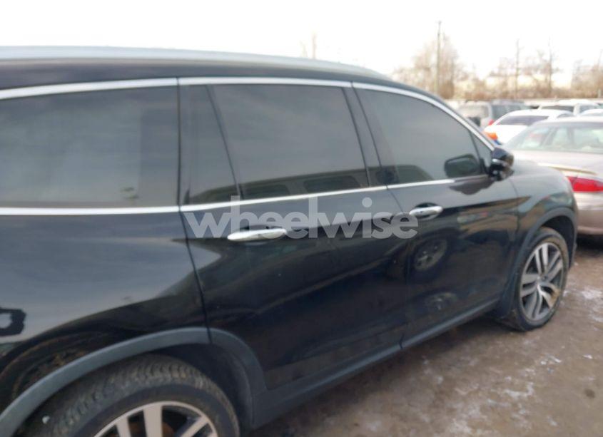 Photo 13 of 2018 Honda Pilot TOURING (VIN 5FNYF6H94JB042391)