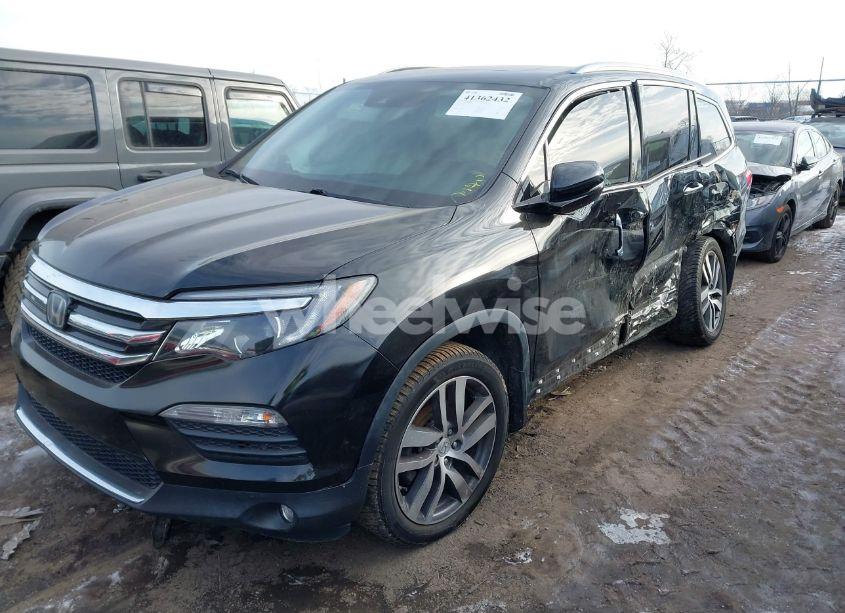 Photo 2 of 2018 Honda Pilot TOURING (VIN 5FNYF6H94JB042391)