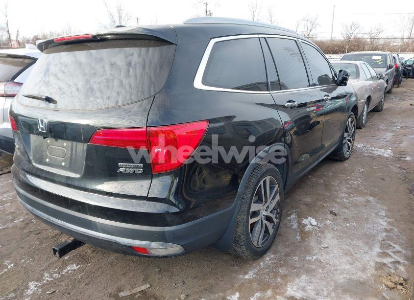 Photo 4 of 2018 Honda Pilot TOURING (VIN 5FNYF6H94JB042391)