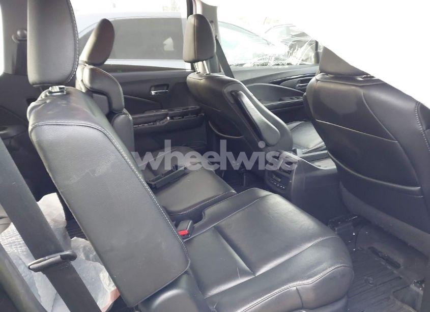 Photo 5 of 2018 Honda Pilot TOURING (VIN 5FNYF6H94JB042391)