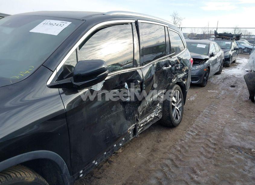 Photo 6 of 2018 Honda Pilot TOURING (VIN 5FNYF6H94JB042391)