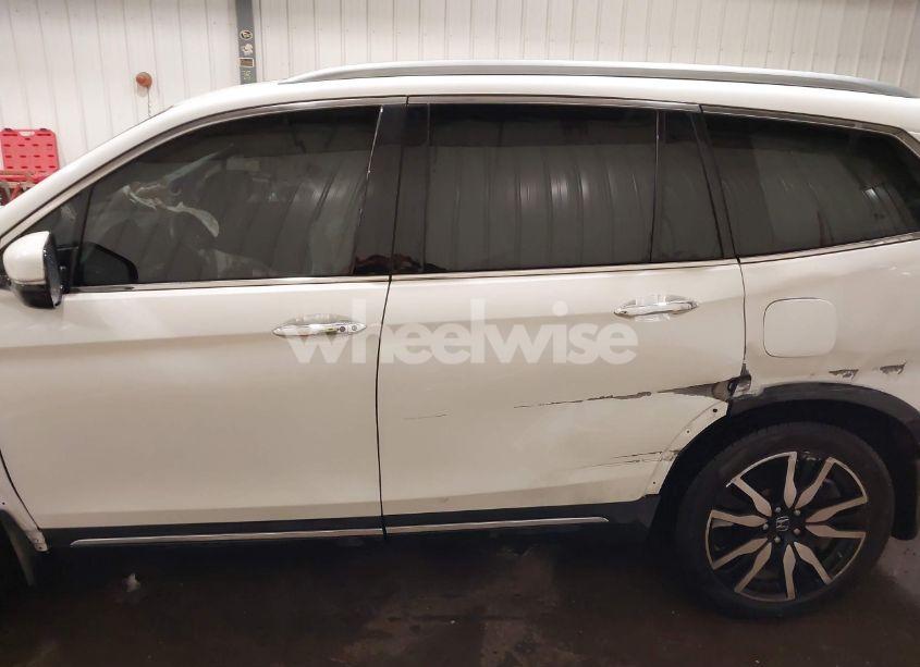 Photo 15 of 2019 Honda Pilot TOURING (VIN 5FNYF6H94KB052453)