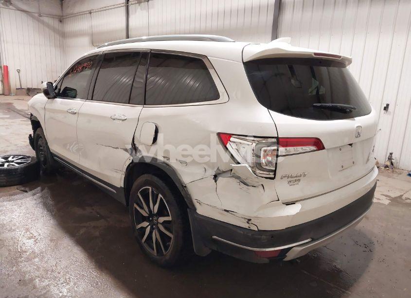 Photo 3 of 2019 Honda Pilot TOURING (VIN 5FNYF6H94KB052453)