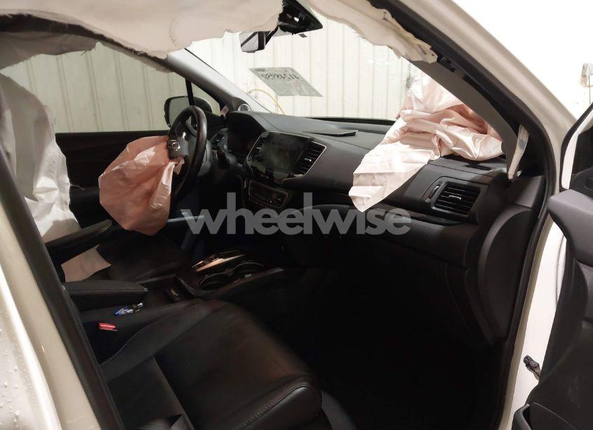 Photo 5 of 2019 Honda Pilot TOURING (VIN 5FNYF6H94KB052453)