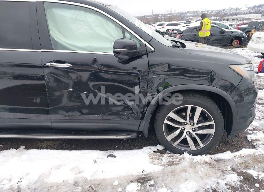 Photo 6 of 2016 Honda Pilot TOURING (VIN 5FNYF6H95GB014608)