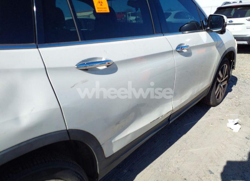 Photo 18 of 2016 Honda Pilot TOURING (VIN 5FNYF6H95GB030274)