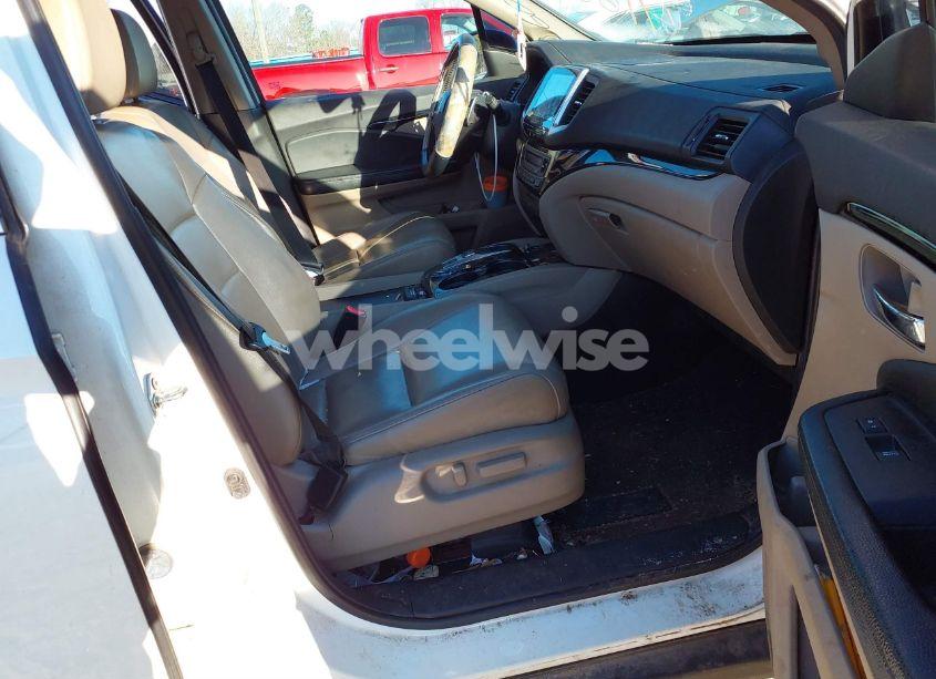 Photo 5 of 2016 Honda Pilot TOURING (VIN 5FNYF6H95GB030274)