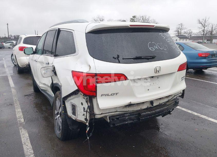 Photo 3 of 2016 Honda Pilot TOURING (VIN 5FNYF6H95GB062089)