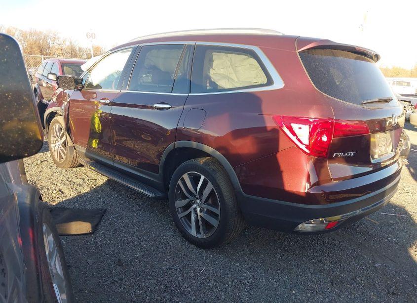 Photo 3 of 2016 Honda Pilot TOURING (VIN 5FNYF6H95GB096551)