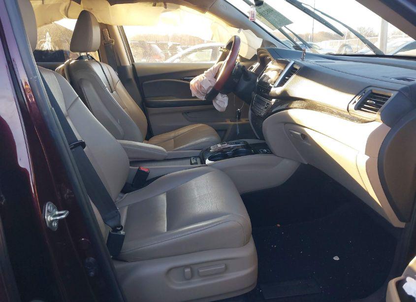 Photo 5 of 2016 Honda Pilot TOURING (VIN 5FNYF6H95GB096551)