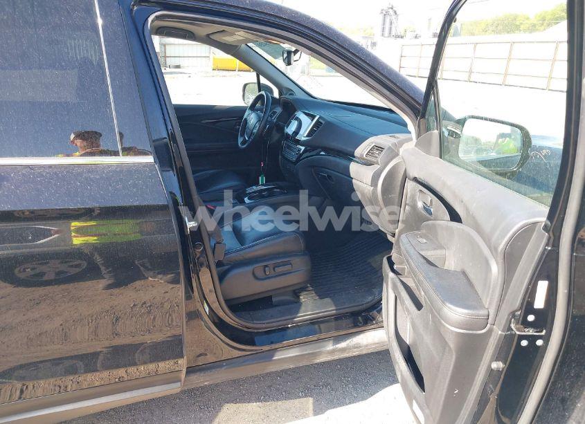 Photo 5 of 2016 Honda Pilot TOURING (VIN 5FNYF6H95GB104180)