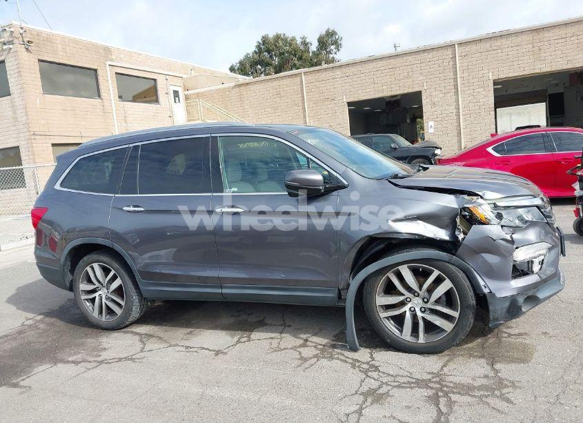 Photo 13 of 2016 Honda Pilot TOURING (VIN 5FNYF6H95GB107886)