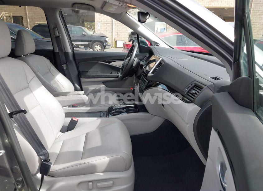 Photo 5 of 2016 Honda Pilot TOURING (VIN 5FNYF6H95GB107886)