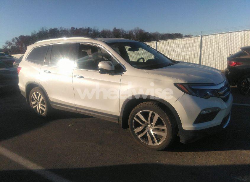 2017 Honda Pilot TOURING (VIN 5FNYF6H95HB029322) main photo