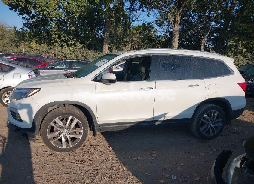 Photo 14 of 2017 Honda Pilot TOURING (VIN 5FNYF6H95HB029322)