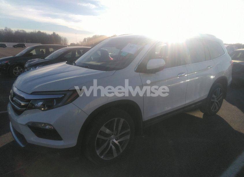 Photo 2 of 2017 Honda Pilot TOURING (VIN 5FNYF6H95HB029322)