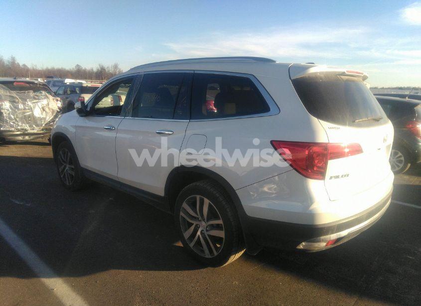 Photo 3 of 2017 Honda Pilot TOURING (VIN 5FNYF6H95HB029322)