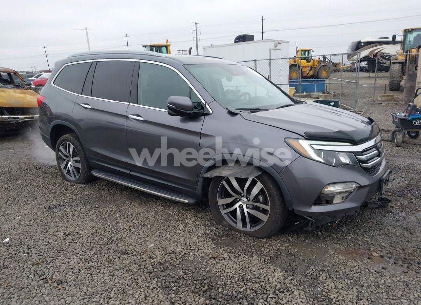 2017 Honda Pilot TOURING (VIN 5FNYF6H95HB058562) main photo