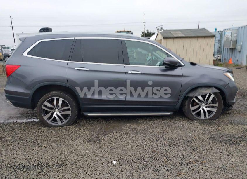 Photo 13 of 2017 Honda Pilot TOURING (VIN 5FNYF6H95HB058562)