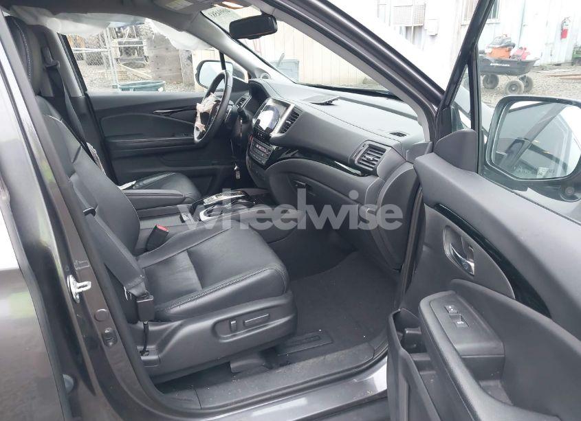 Photo 5 of 2017 Honda Pilot TOURING (VIN 5FNYF6H95HB058562)