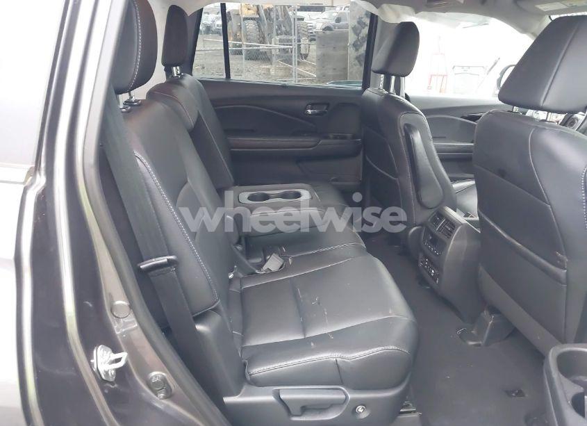 Photo 8 of 2017 Honda Pilot TOURING (VIN 5FNYF6H95HB058562)