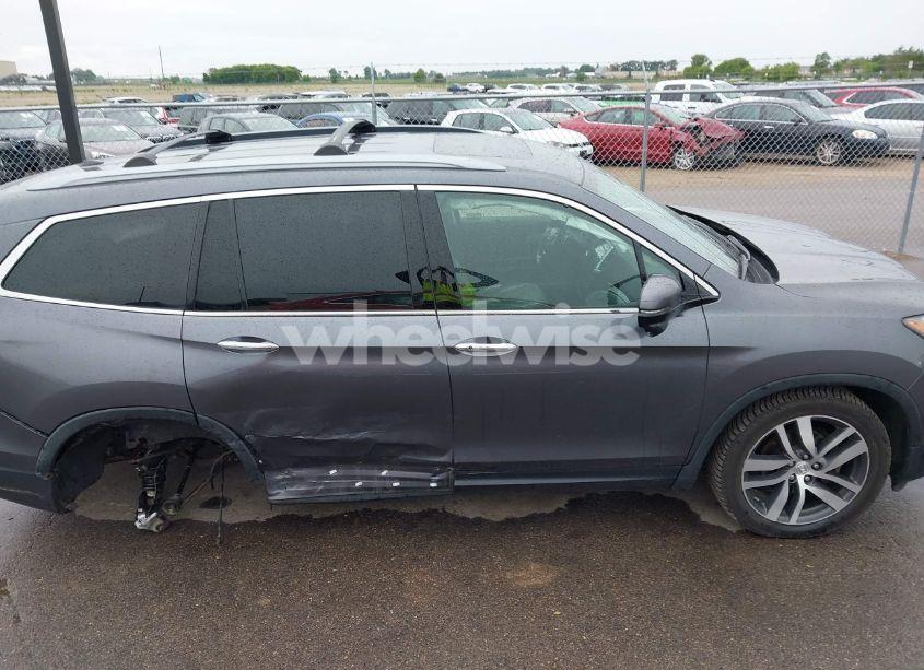 Photo 14 of 2017 Honda Pilot TOURING (VIN 5FNYF6H95HB093151)