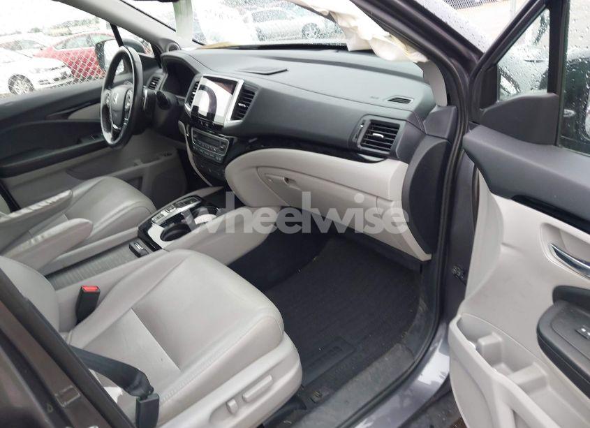 Photo 5 of 2017 Honda Pilot TOURING (VIN 5FNYF6H95HB093151)