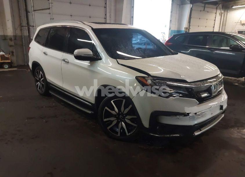 2019 Honda Pilot TOURING (VIN 5FNYF6H95KB030896) main photo