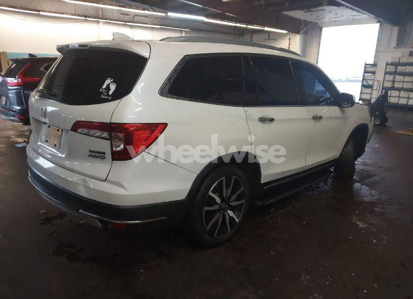 Photo 4 of 2019 Honda Pilot TOURING (VIN 5FNYF6H95KB030896)