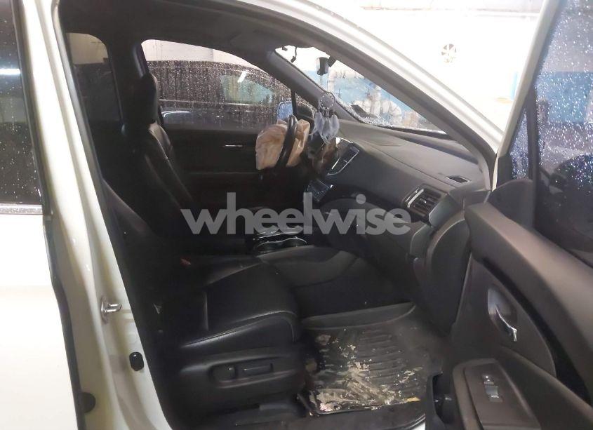 Photo 5 of 2019 Honda Pilot TOURING (VIN 5FNYF6H95KB030896)