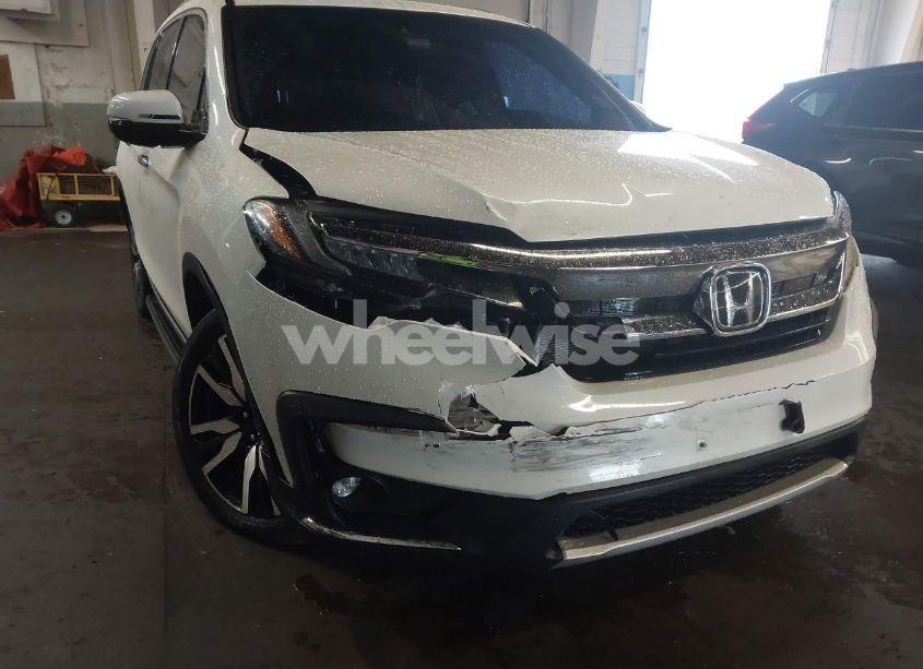 Photo 6 of 2019 Honda Pilot TOURING (VIN 5FNYF6H95KB030896)